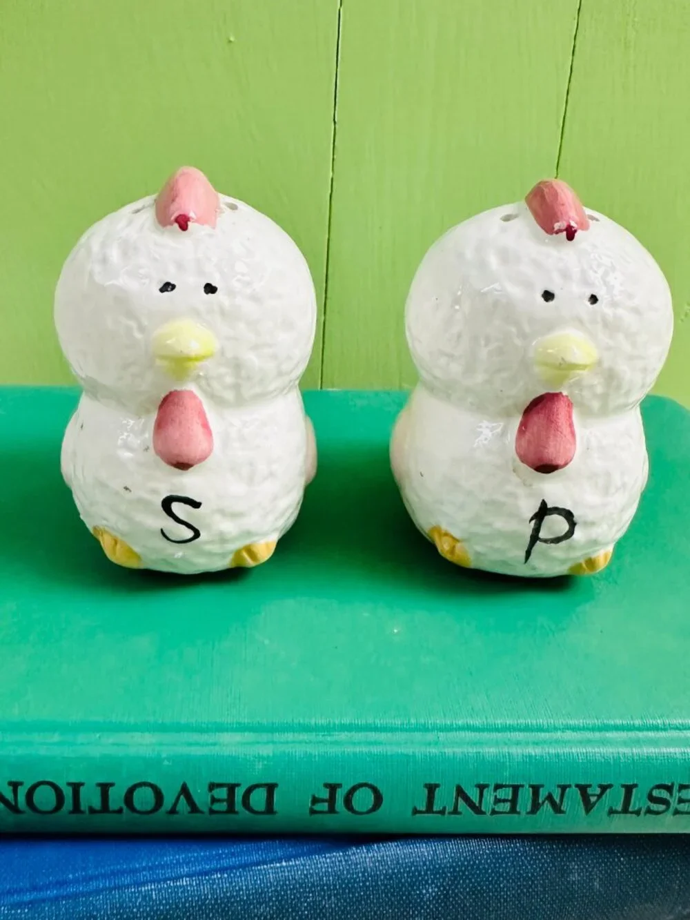 Vintage Chicken Salt and Pepper Shakers Set Ceramic Hen Rooster Kitchen Decor